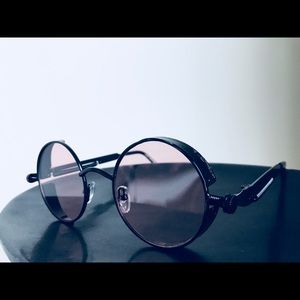 🛍Fashion 🧠🧠👀😎 light sunglasses😜